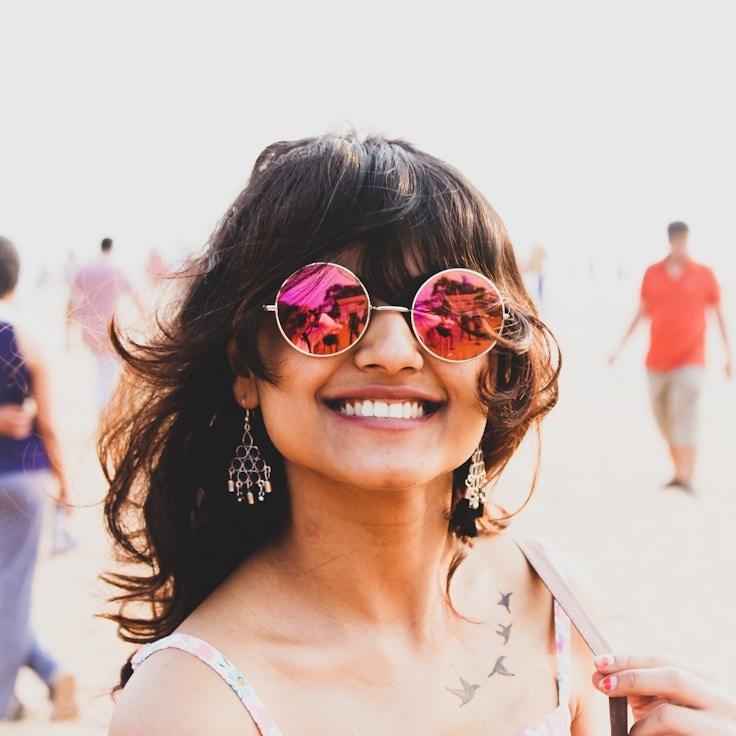 Ava Singh, Lead Design Curator at OakPanelHarbor, evaluating corporate floral setups